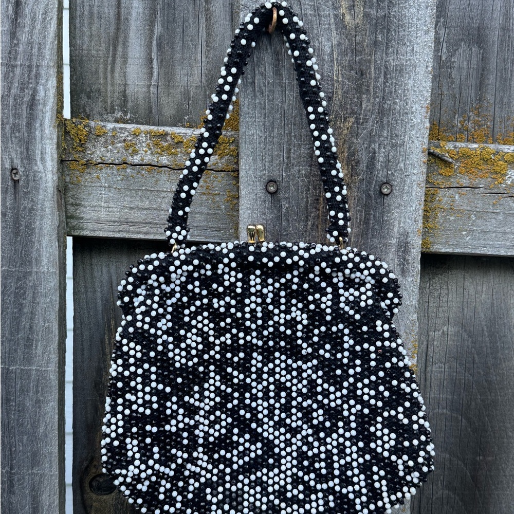 Vintage 50s Kiss Closure Plastic Beads Lumured Caviar Beadette Purse Evening Bag